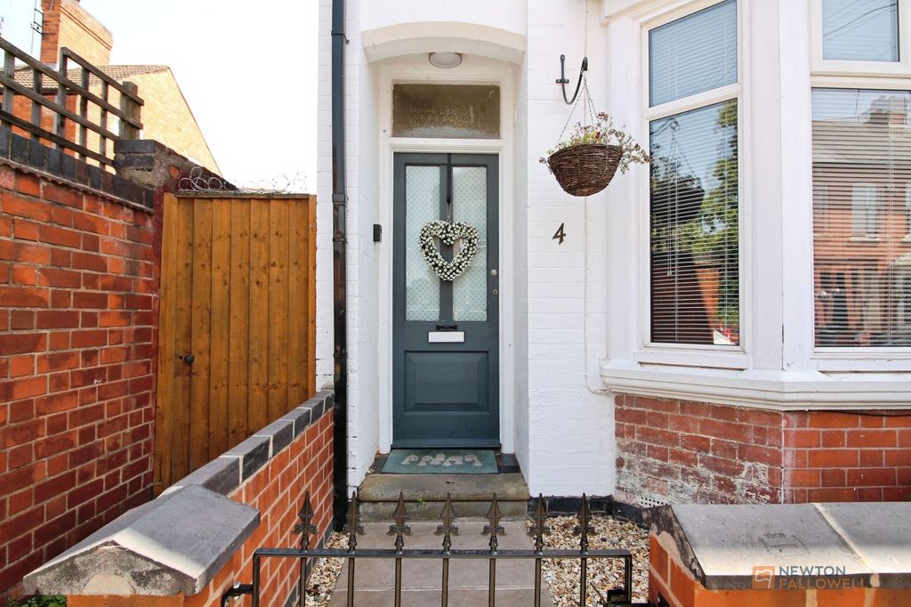 Property photo 2 of 19