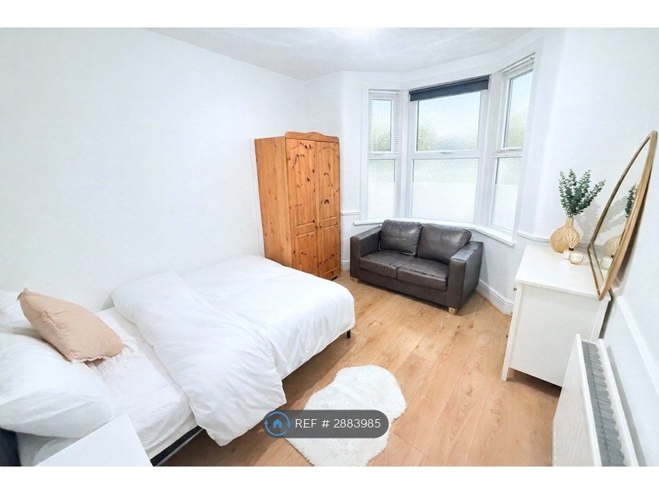 Property photo 2 of 9 Large Double