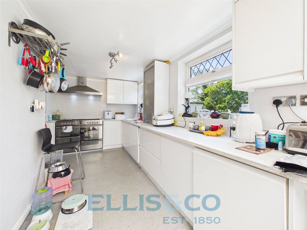 Property photo 2 of 16 Picture No. 10