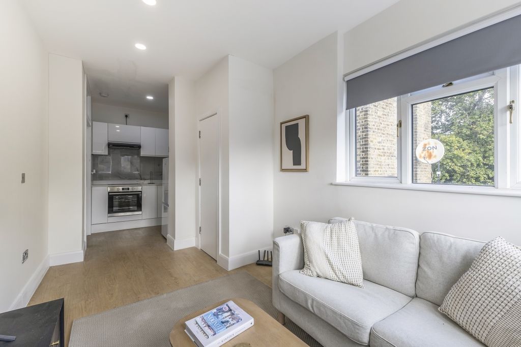 Property photo 3 of 15 116271_1-South-La...