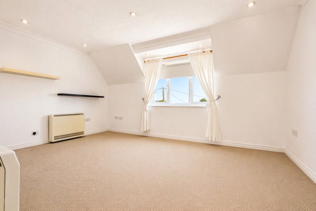 Property photo 3 of 16 Picture No. 30