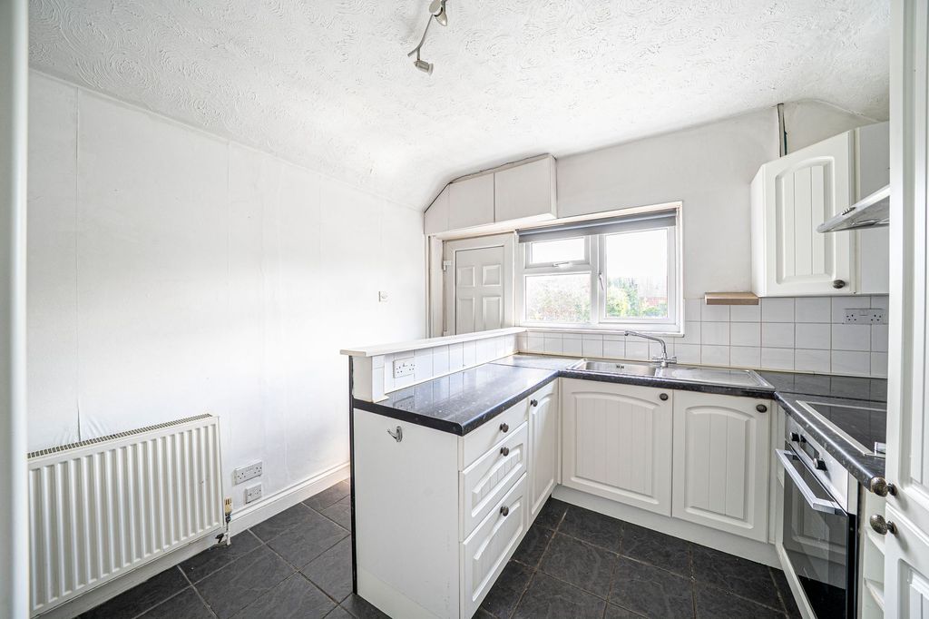 Property photo 3 of 20 Kitchen