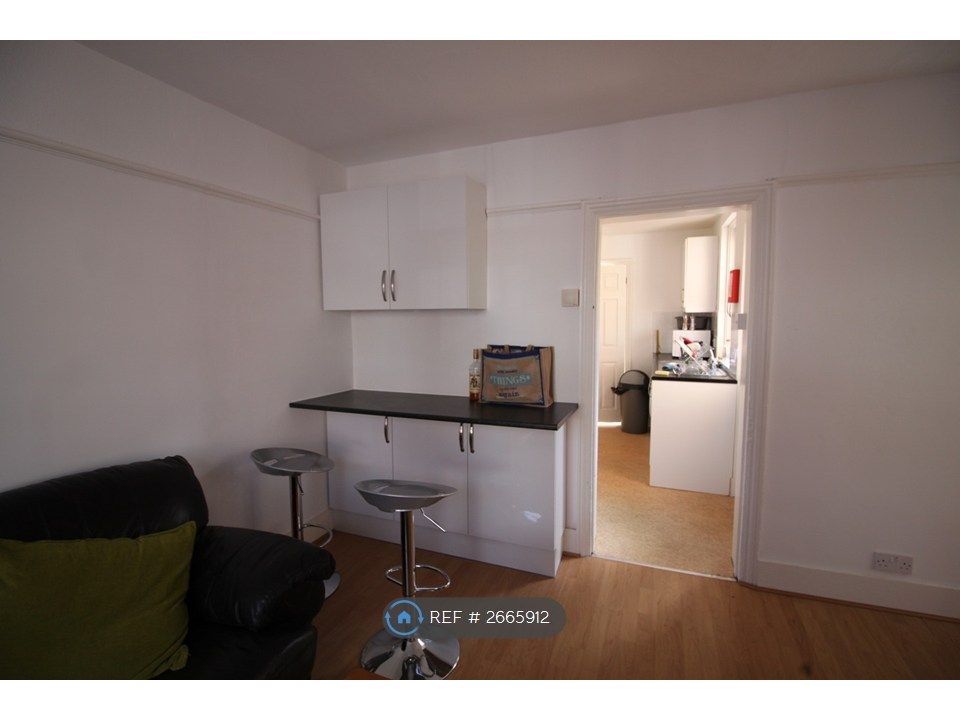 Property photo 2 of 8 Lounge