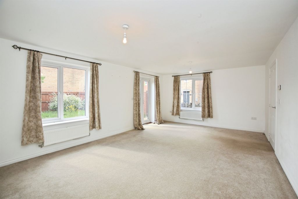Property photo 2 of 25