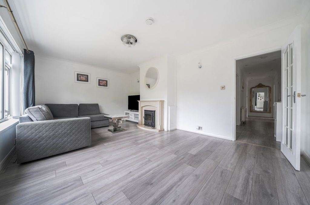 Property photo 2 of 21 1336589-16-6895d8...