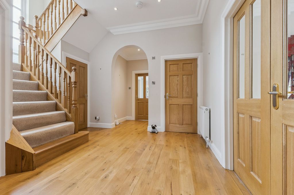 Property photo 3 of 27