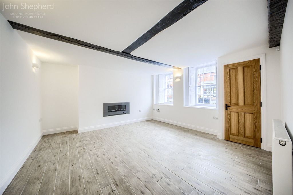 Property photo 2 of 8 Lounge