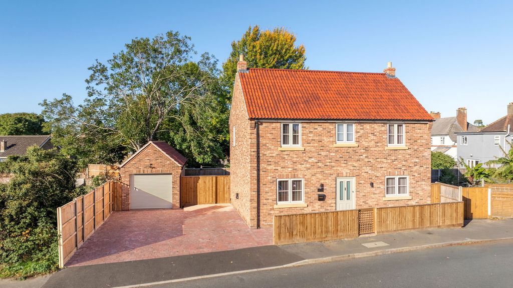 Property photo 1 of 42