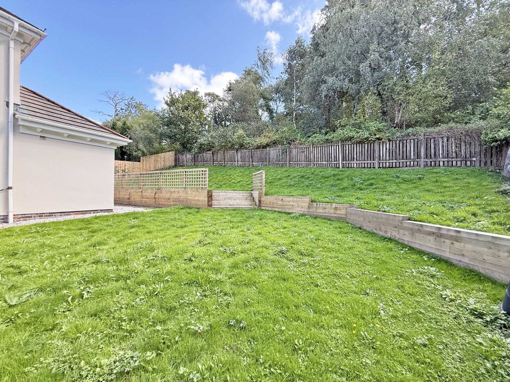 Property photo 3 of 10 Photo 3