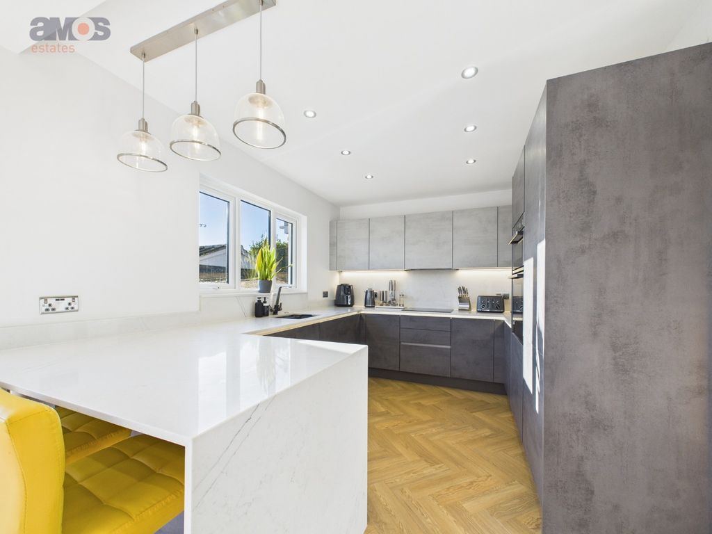 Property photo 3 of 20 4700587