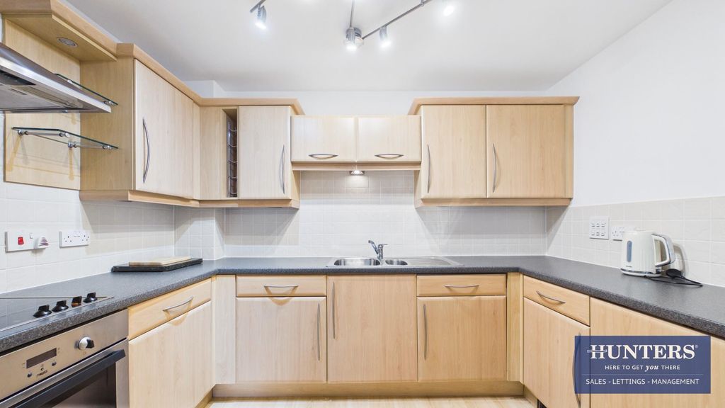 Property photo 3 of 18 Kitchen