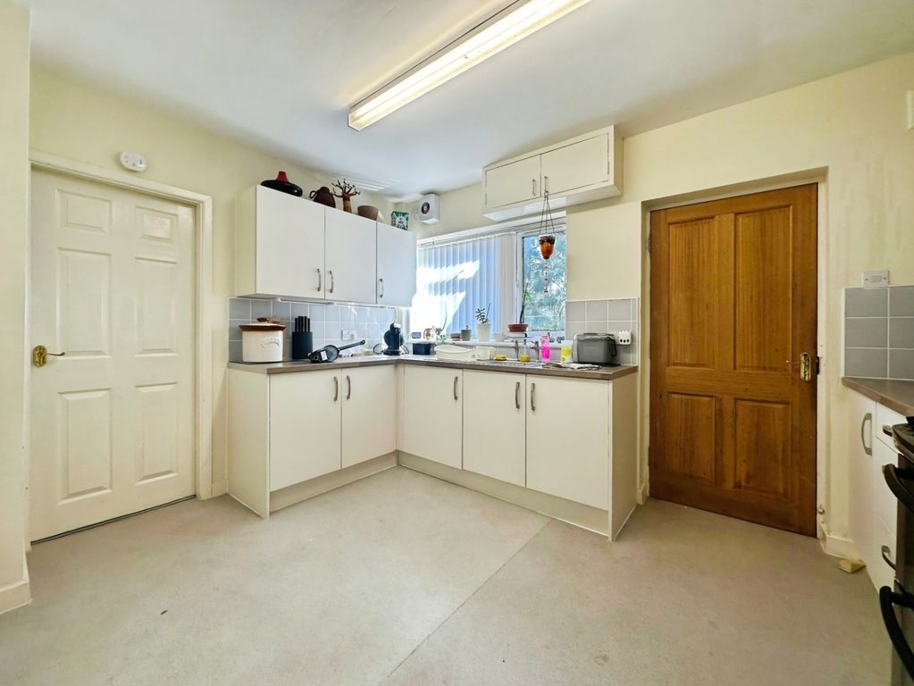 Property photo 3 of 21 Kitchen