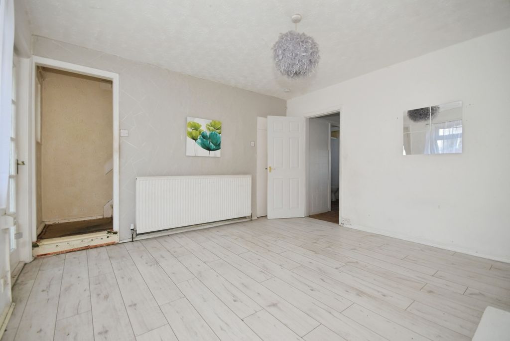 Property photo 2 of 17 Photo