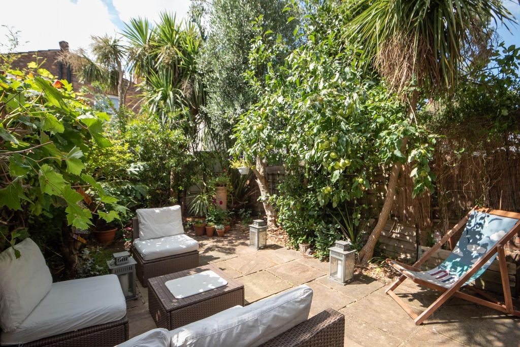 Property photo 3 of 17 Garden