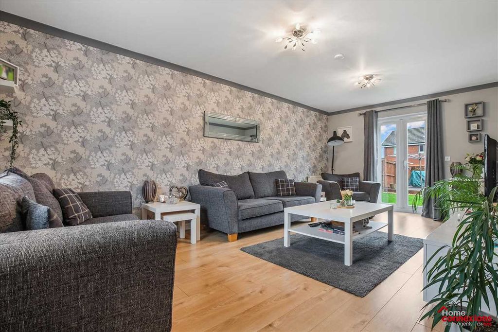 Property photo 3 of 23 Lounge (2)