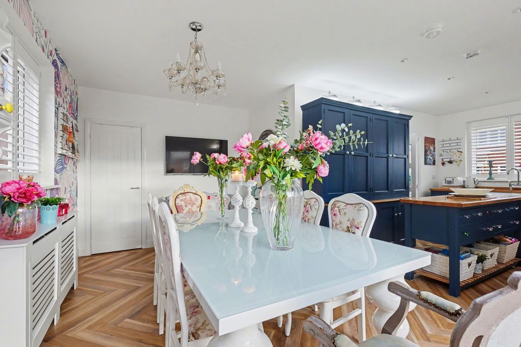 Property photo 3 of 24