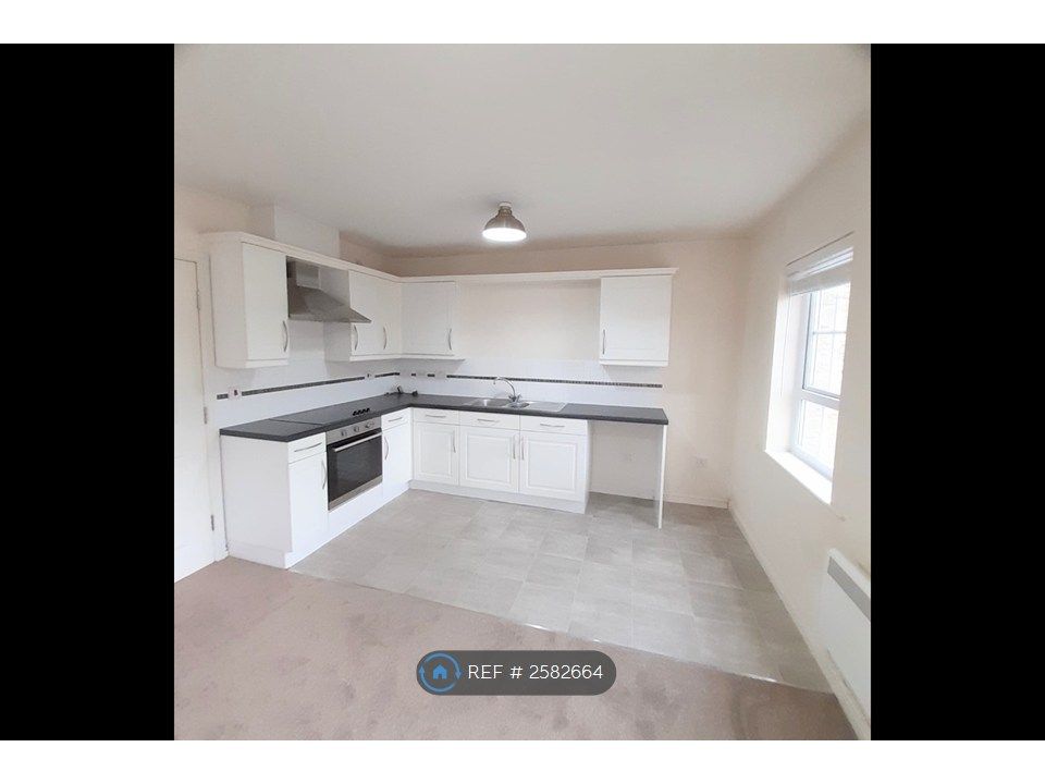 Property photo 3 of 10 Kitchen
