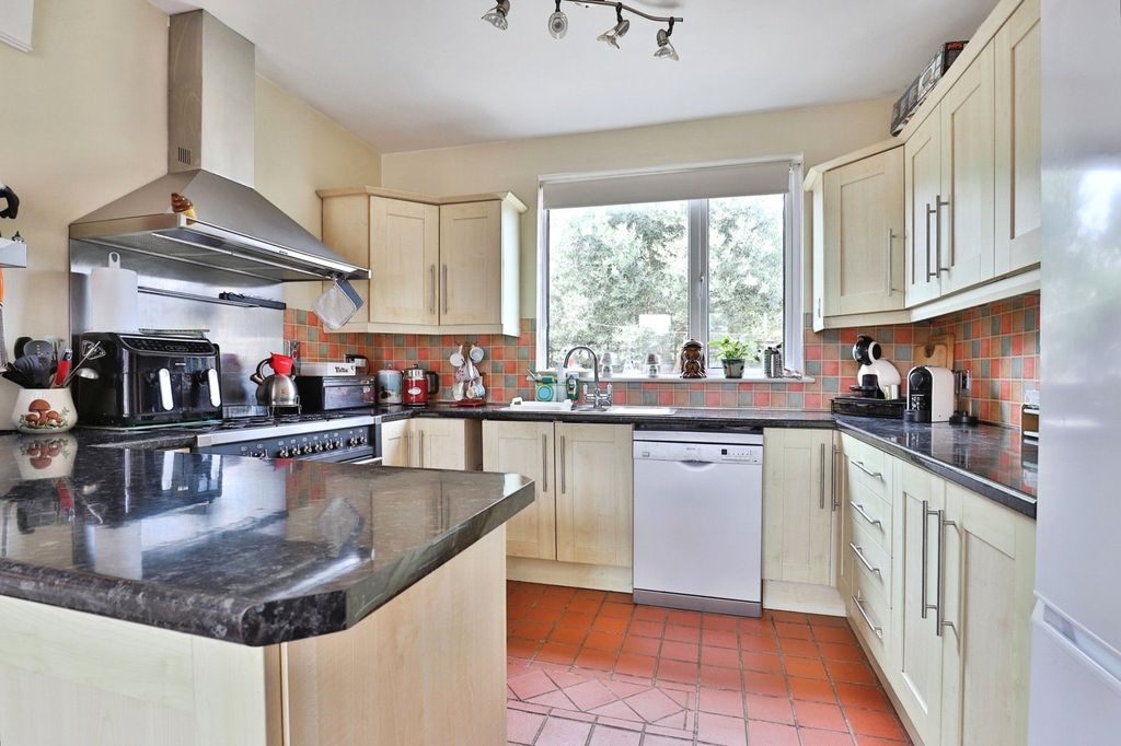 Property photo 2 of 16 Photo