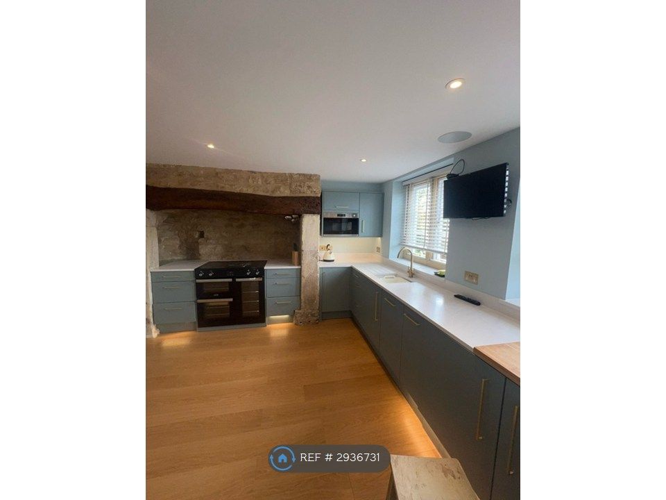 Property photo 3 of 13 Kitchen
