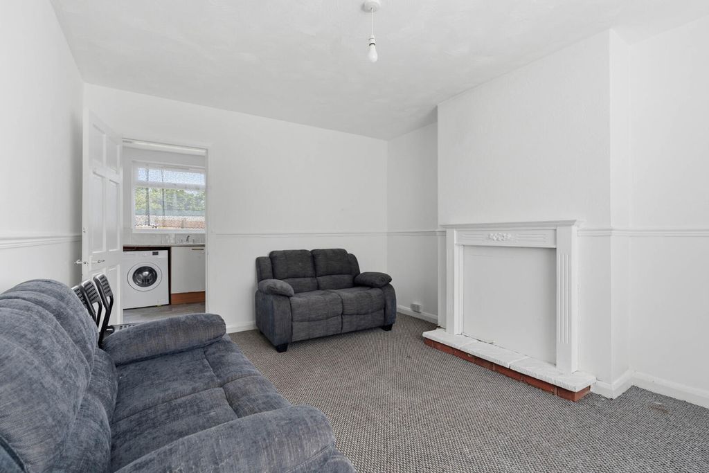 Property photo 3 of 14 Living Room