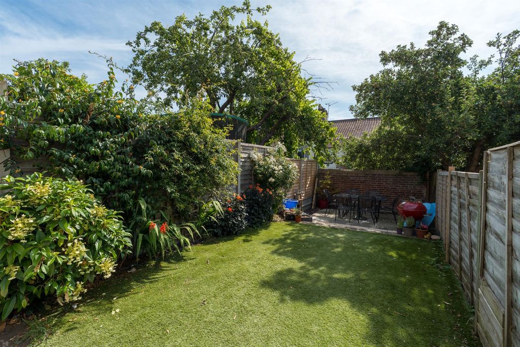 Property photo 3 of 26 58-Cardiffrd-020.Jpg