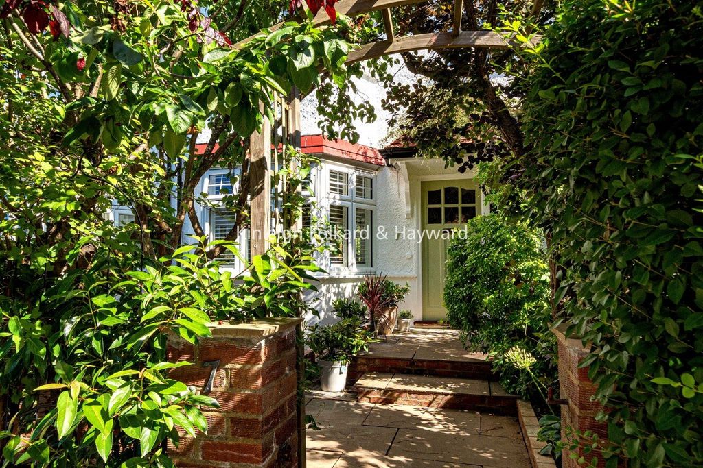 Property photo 2 of 19 Picture No. 23
