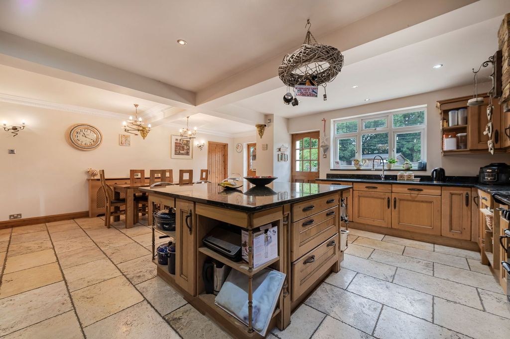 Property photo 3 of 21