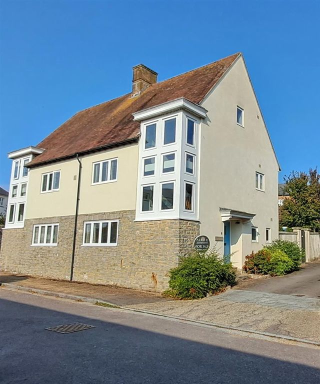 Property photo 1 of 15 3 Windslade Street.Jpg