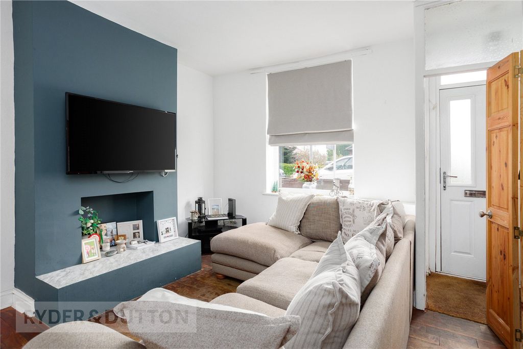 Property photo 2 of 19 Lounge