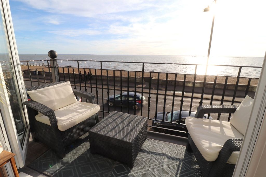 Property photo 2 of 37 Outlook To Front