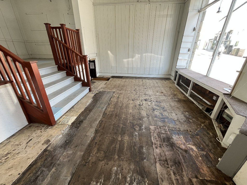 Property photo 2 of 4 Retail Ground Level