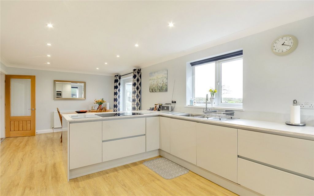 Property photo 3 of 20 Kitchen