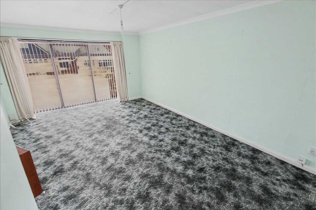 Property photo 3 of 23 Lounge