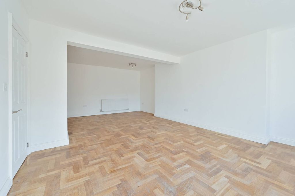 Property photo 2 of 21