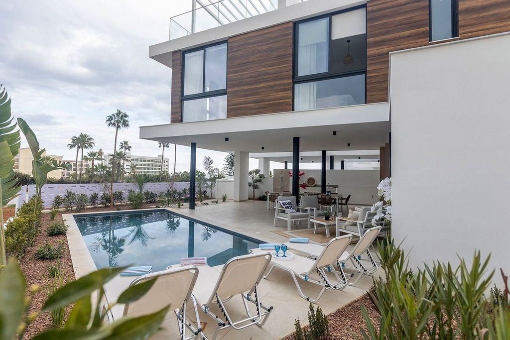 Property photo 1 of 19