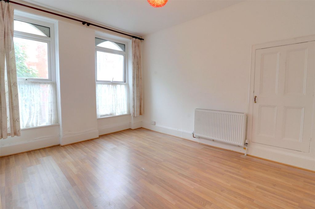 Property photo 3 of 7 3 - Picture No. 02