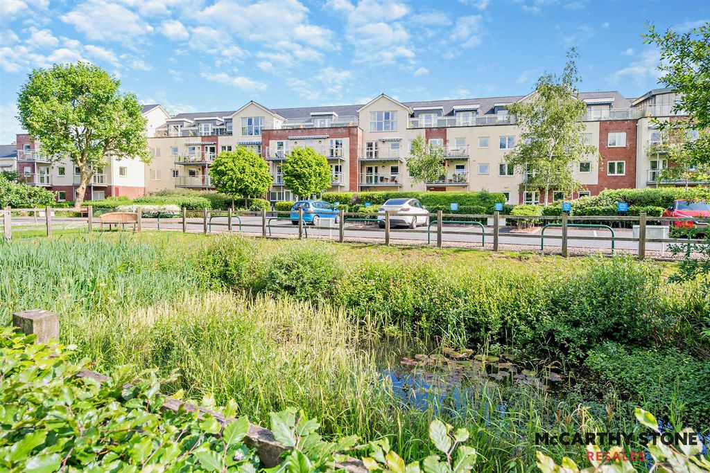 Property photo 1 of 34 Ellisfields Court