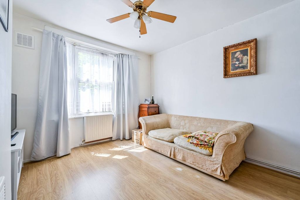 Property photo 2 of 11