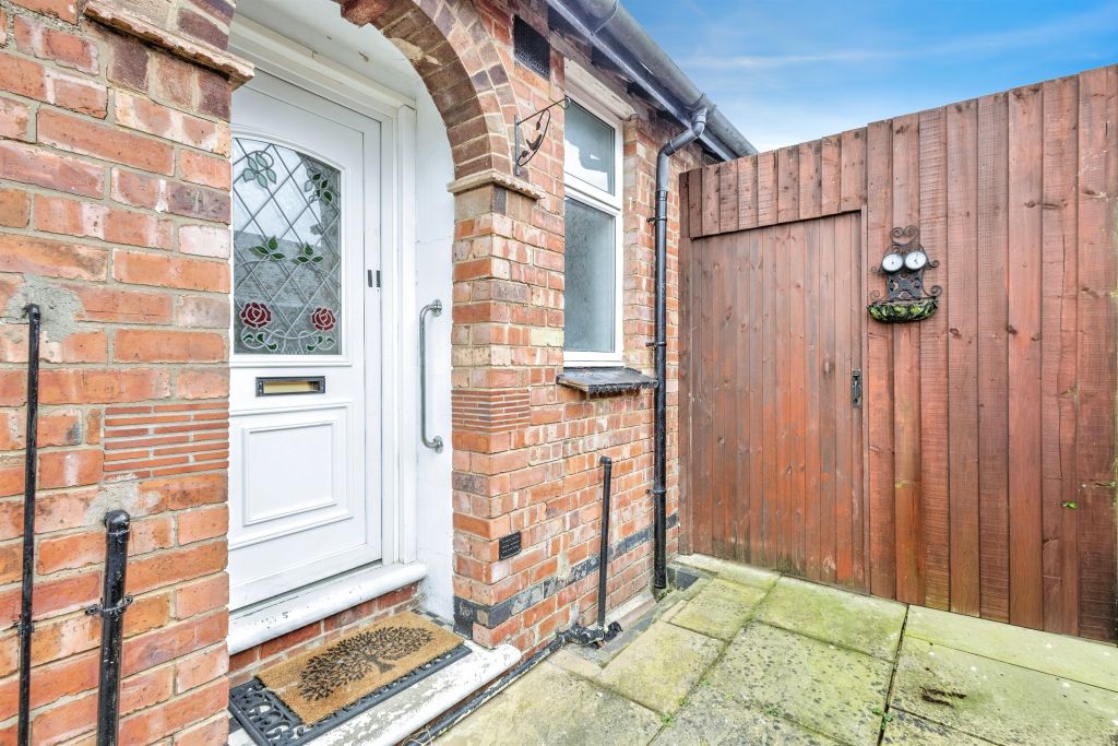 Property photo 2 of 40