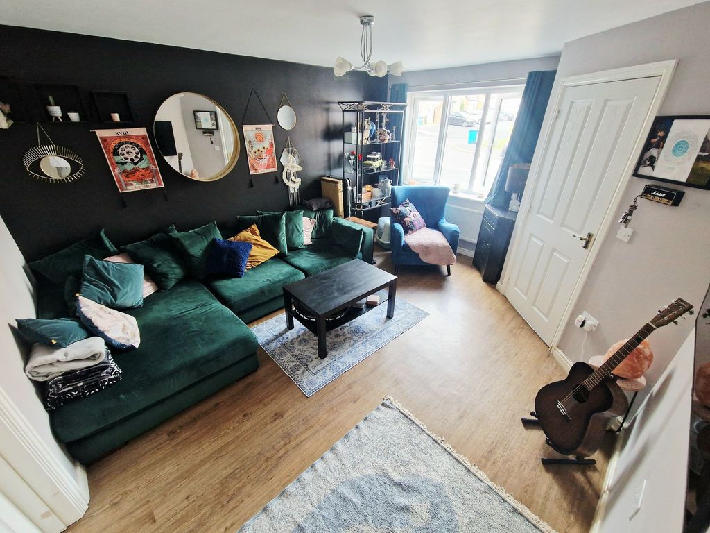 Property photo 2 of 28