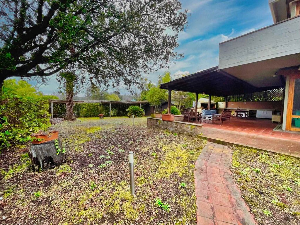 Property photo 2 of 30