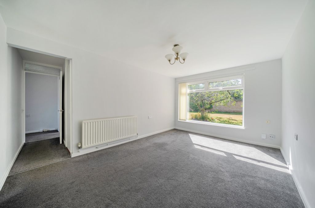 Property photo 3 of 21 Ewemove Harrogate Living Room