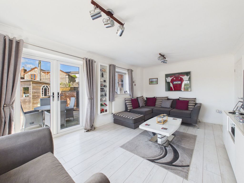 Property photo 3 of 20