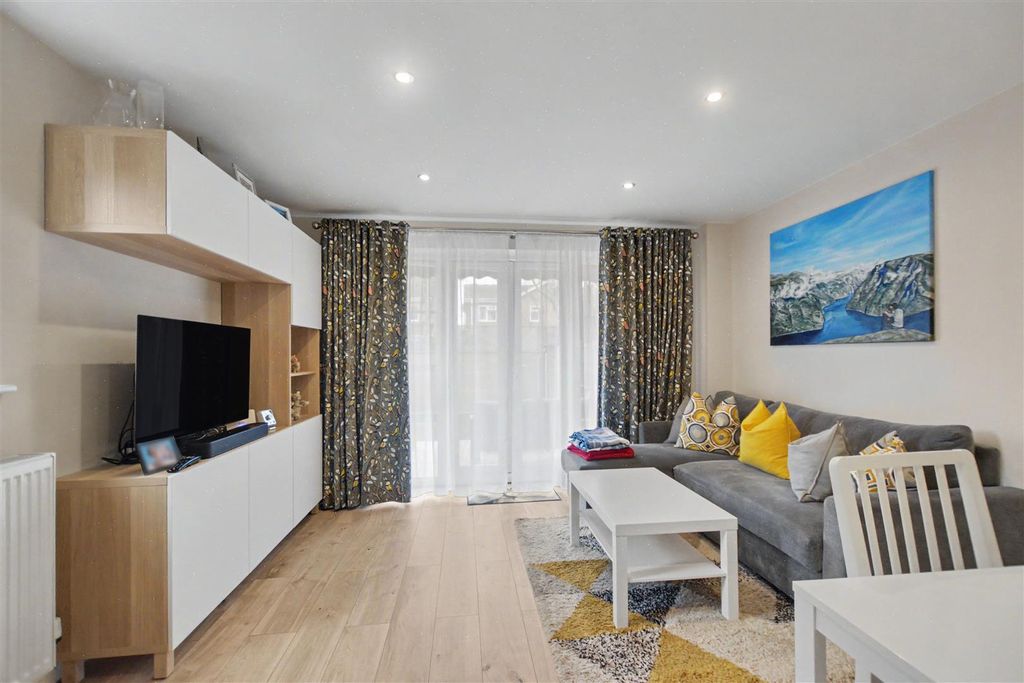 Property photo 2 of 18 Lounge_1.Jpeg