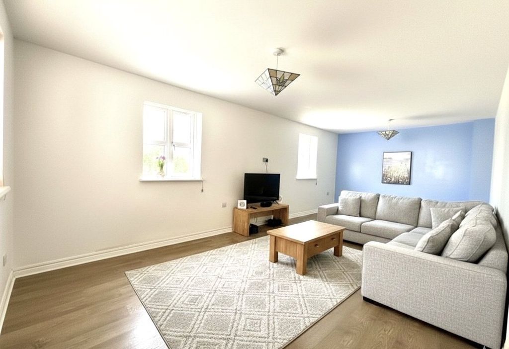 Property photo 2 of 11 Picture No. 18