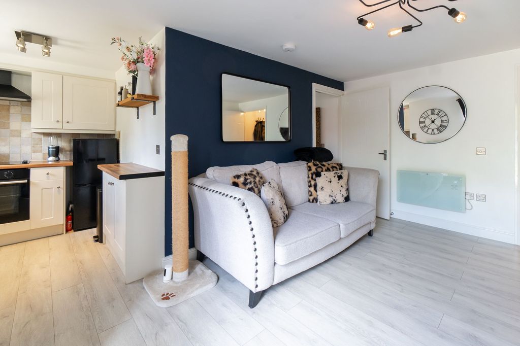 Property photo 3 of 23