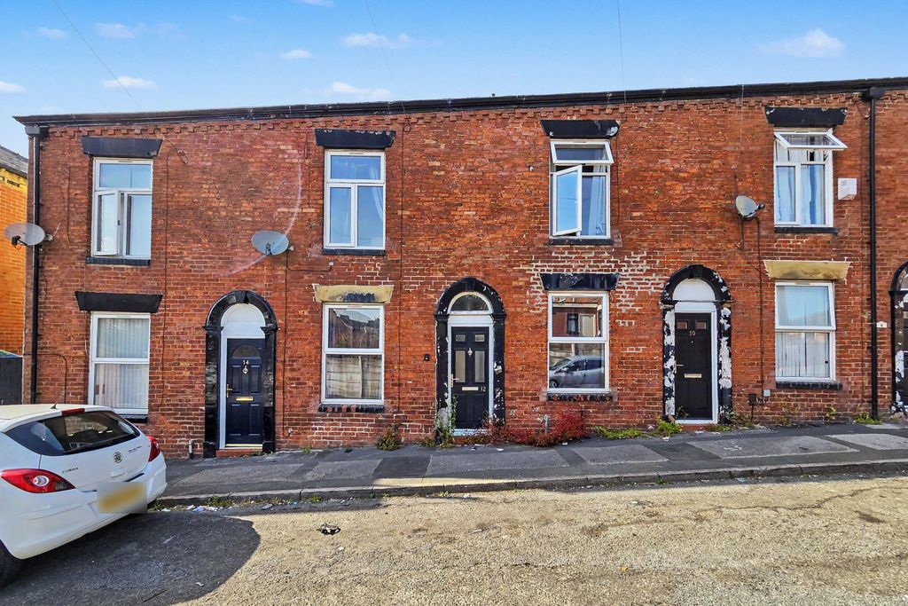 Property photo 1 of 20 12 Mayall Street East, Oldham, Ol4 3En