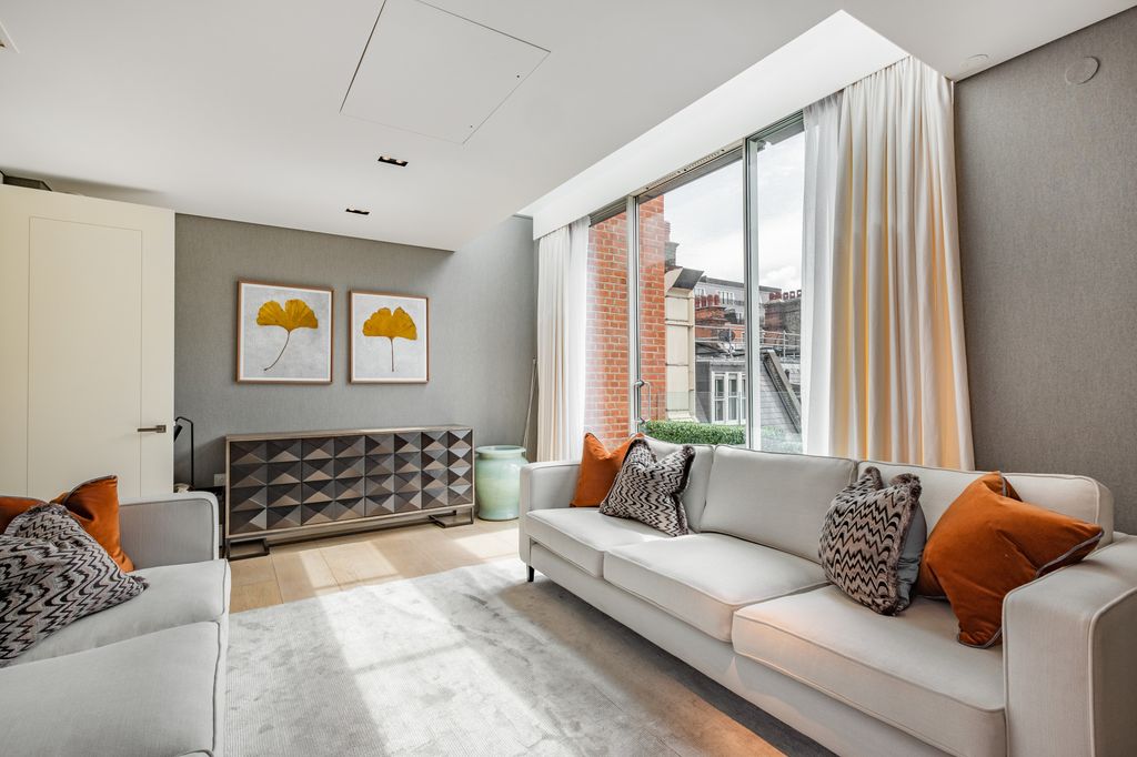 Property photo 2 of 28