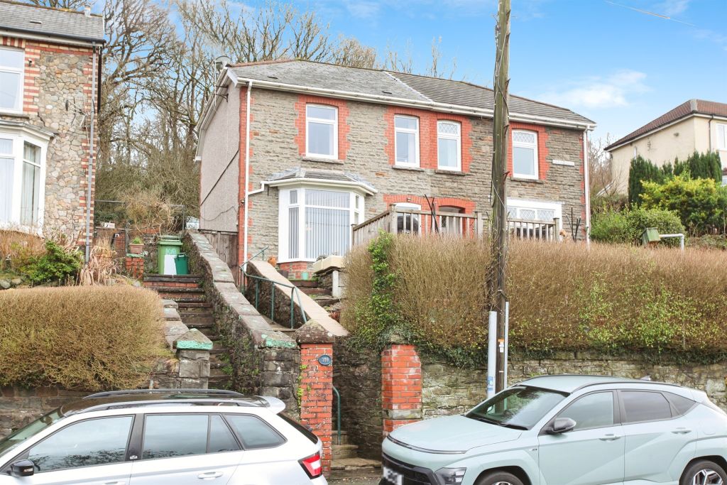 Property photo 2 of 20