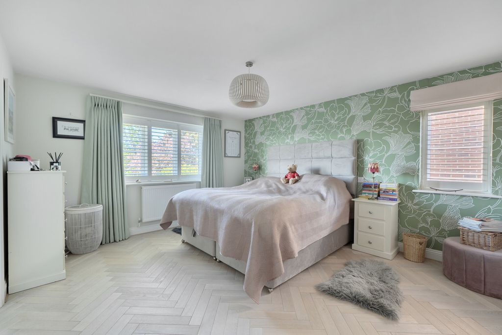 Property photo 3 of 22 1448474-6-69Ea573...